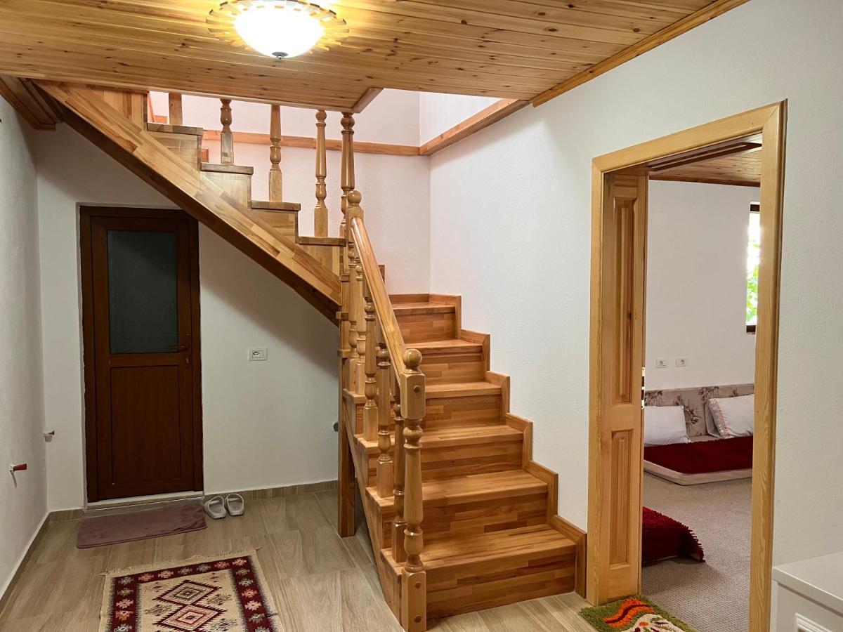 Kukes Guesthouse Kevin מראה חיצוני תמונה