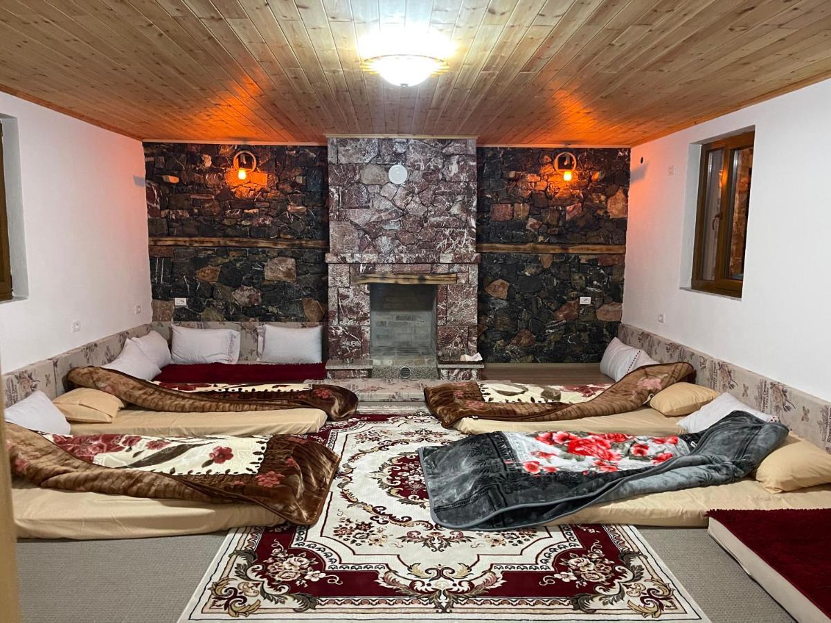 Kukes Guesthouse Kevin מראה חיצוני תמונה