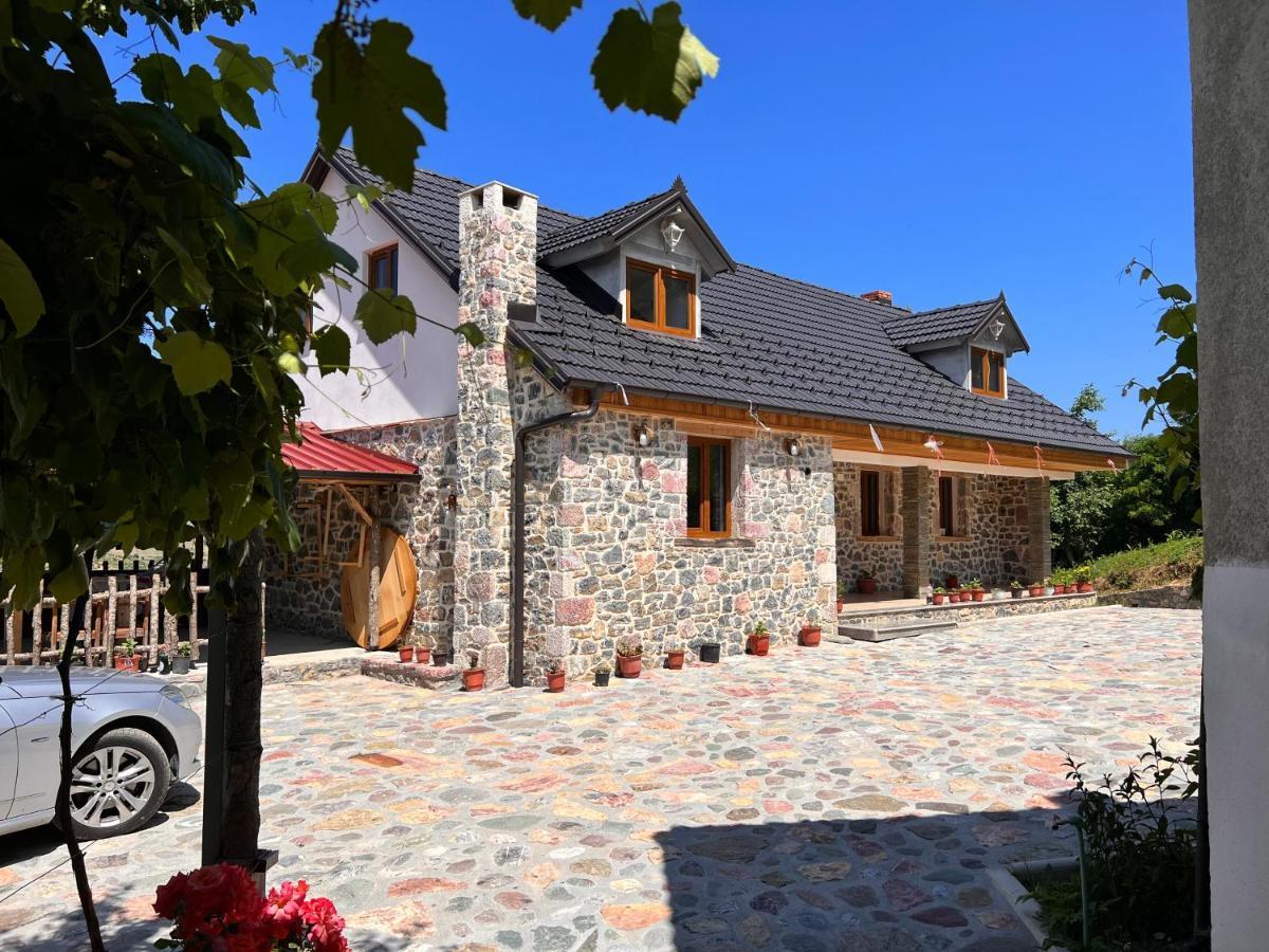 Kukes Guesthouse Kevin מראה חיצוני תמונה