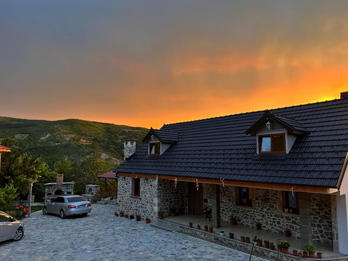 Kukes Guesthouse Kevin מראה חיצוני תמונה