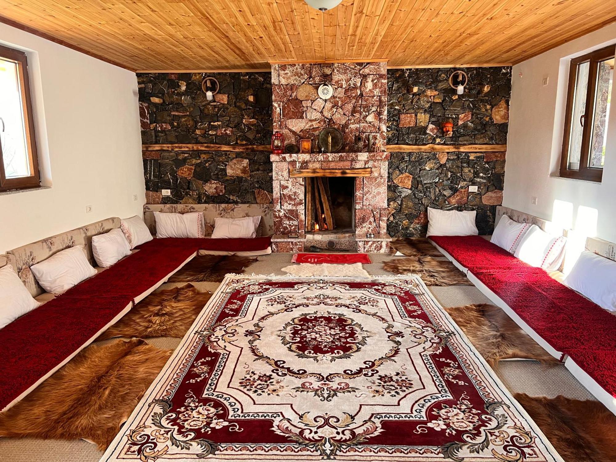 Kukes Guesthouse Kevin מראה חיצוני תמונה